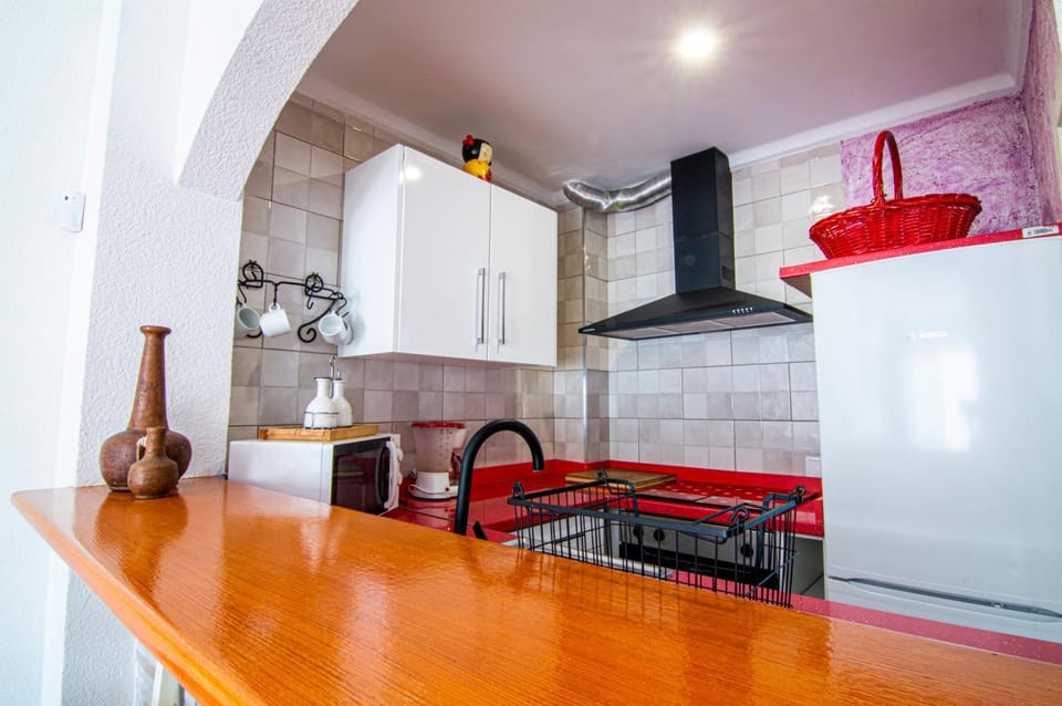 Kitchen or kitchenette, minibar, oven, pet friendly, stove, toaster