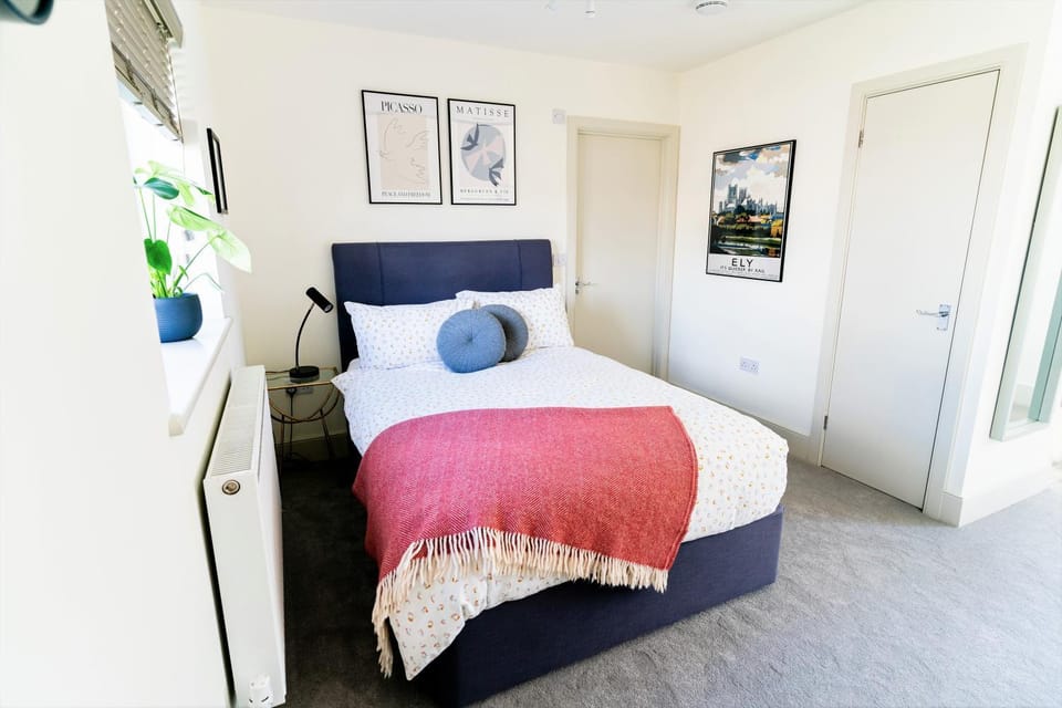 Bed, Photo of the whole room, Bedroom, wardrobe