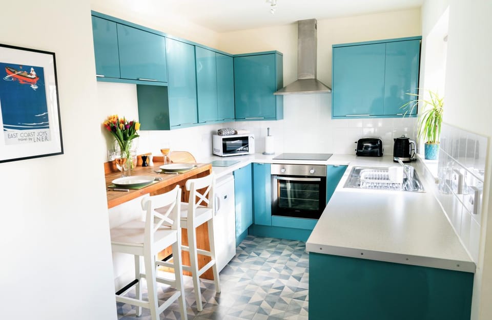 Coffee/tea facilities, Kitchen or kitchenette, Dining area, oven, pet friendly, stove, toaster