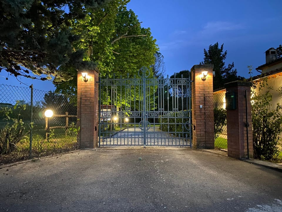 Facade/entrance, Garden, Lobby or reception, Garden view