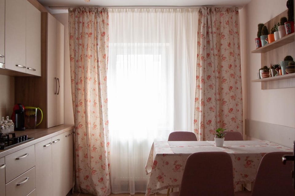 Coffee/tea facilities, Kitchen or kitchenette, Dining area