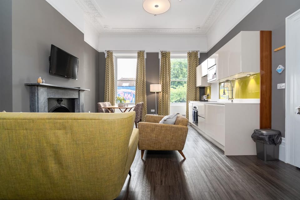 TV and multimedia, Kitchen or kitchenette, Living room, oven