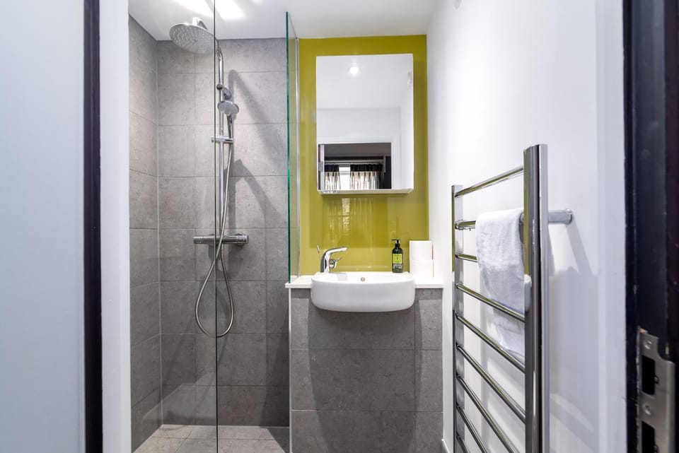 Shower, Bathroom, towels