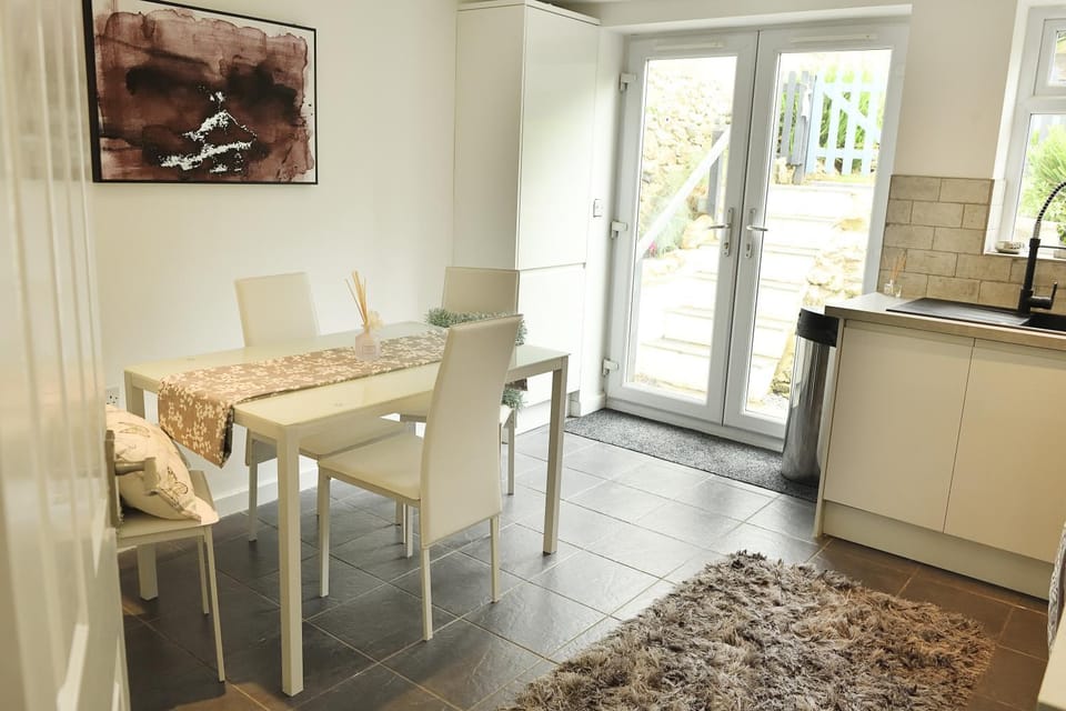 Beautiful Beach Front Cottage House in Rhôs-on-Sea