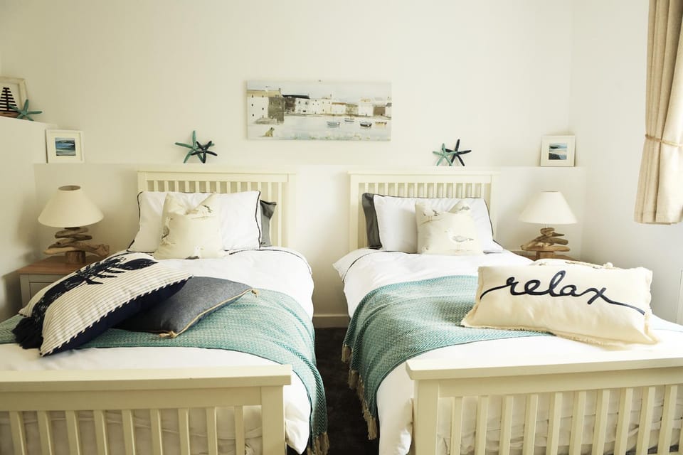 Beautiful Beach Front Cottage House in Rhôs-on-Sea