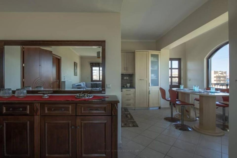 Dining area, kitchen