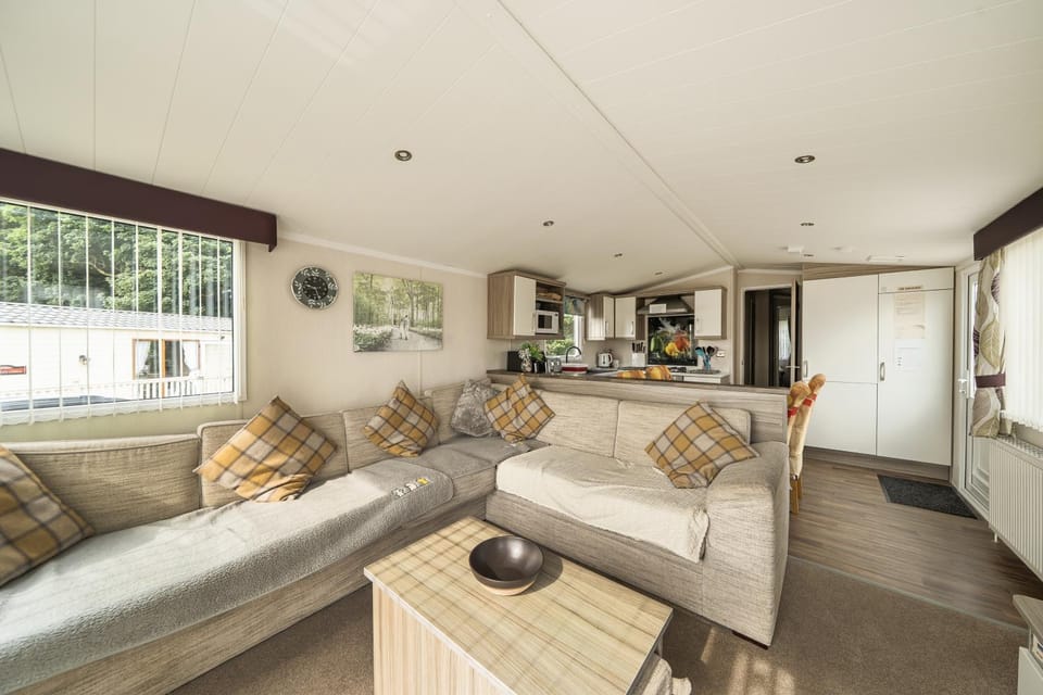 Caravan - Sleeps 6 - Near The Deep & Old Town House in England