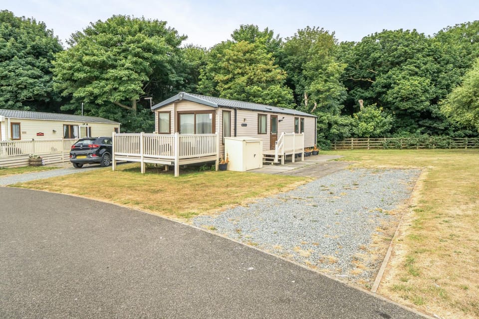 Caravan - Sleeps 6 - Near The Deep & Old Town House in England