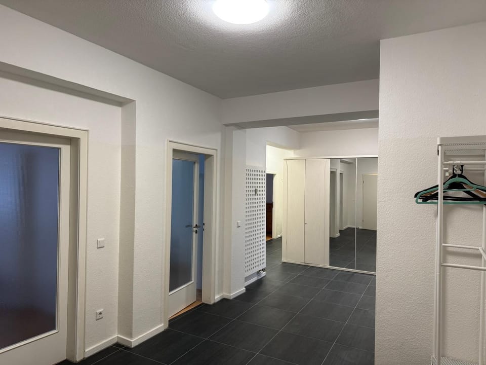 Facade/entrance, wardrobe