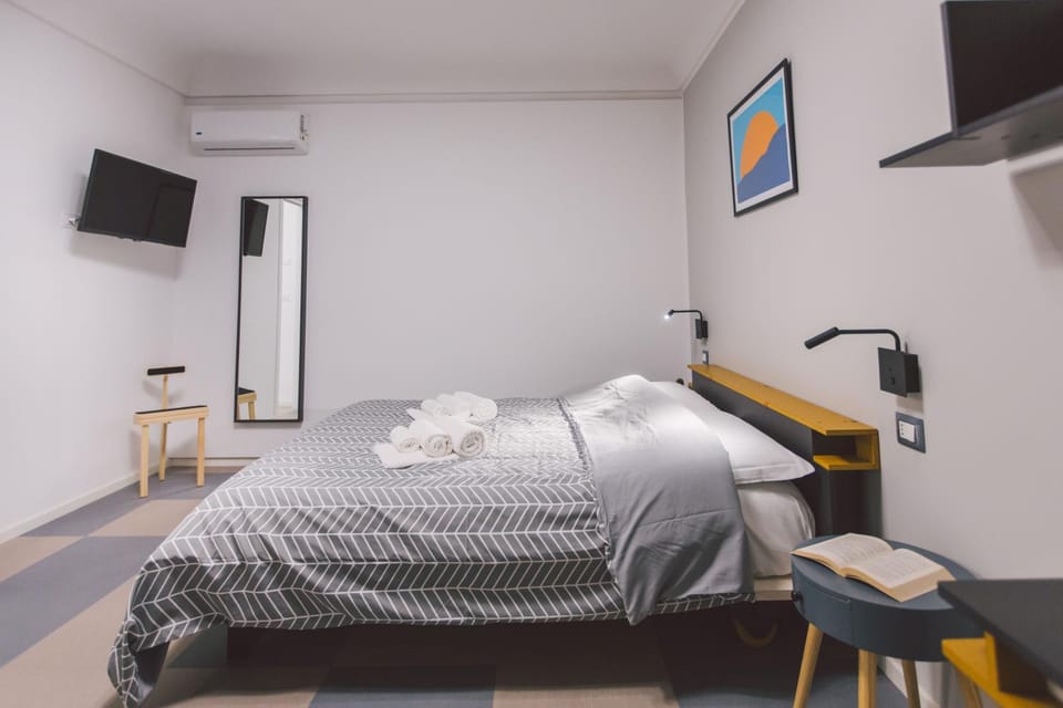 Double bedroom apartment across Ortigia Apartment in Syracuse
