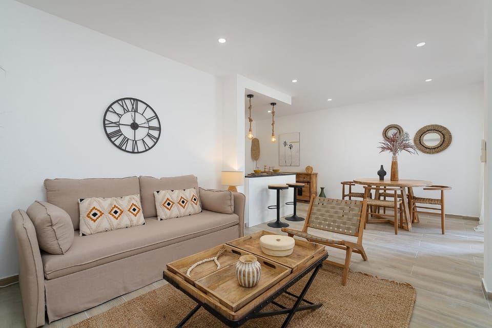 Amazing Beach House with Balcony (Free WI-FI) Apartment in Lagos