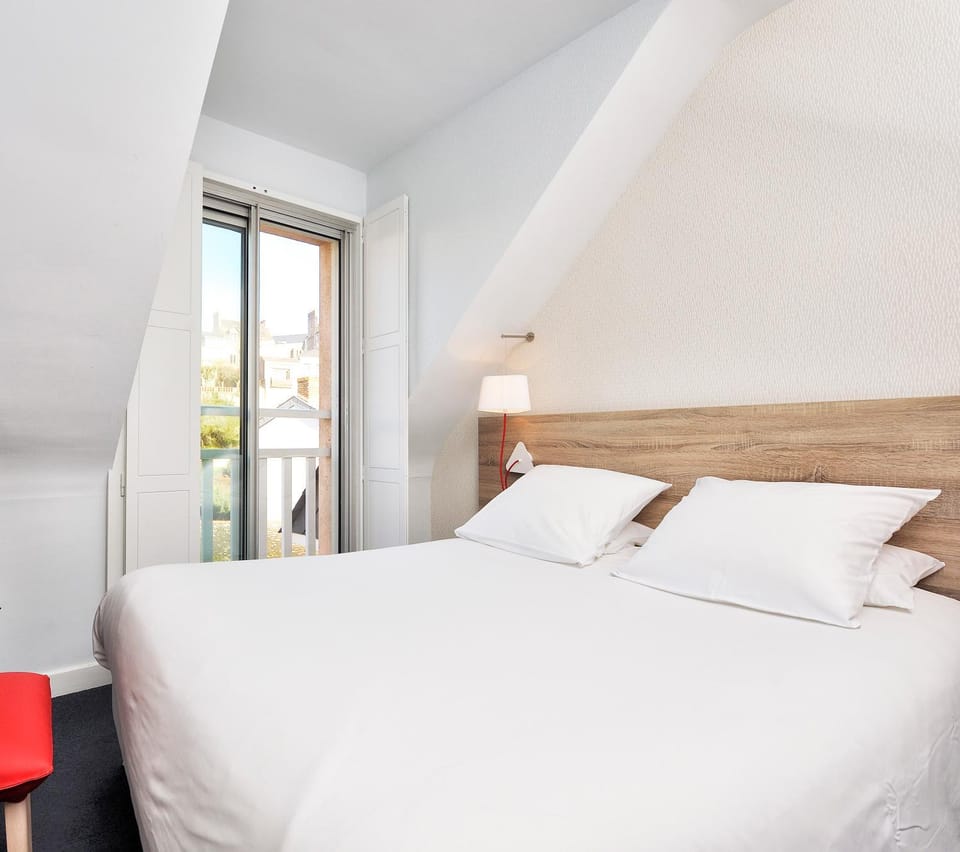 Bed, Bedroom, City view