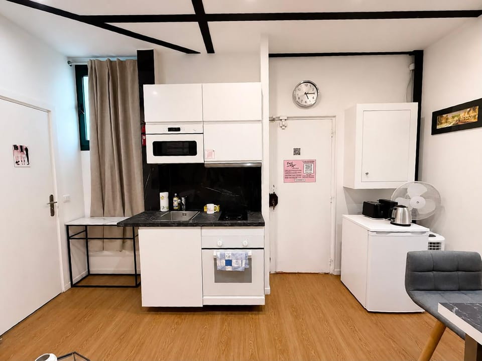 114 - Urban Saint Denis Couture Apartment in Paris