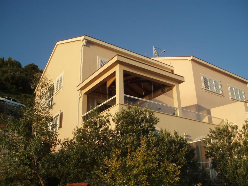Property building, Day