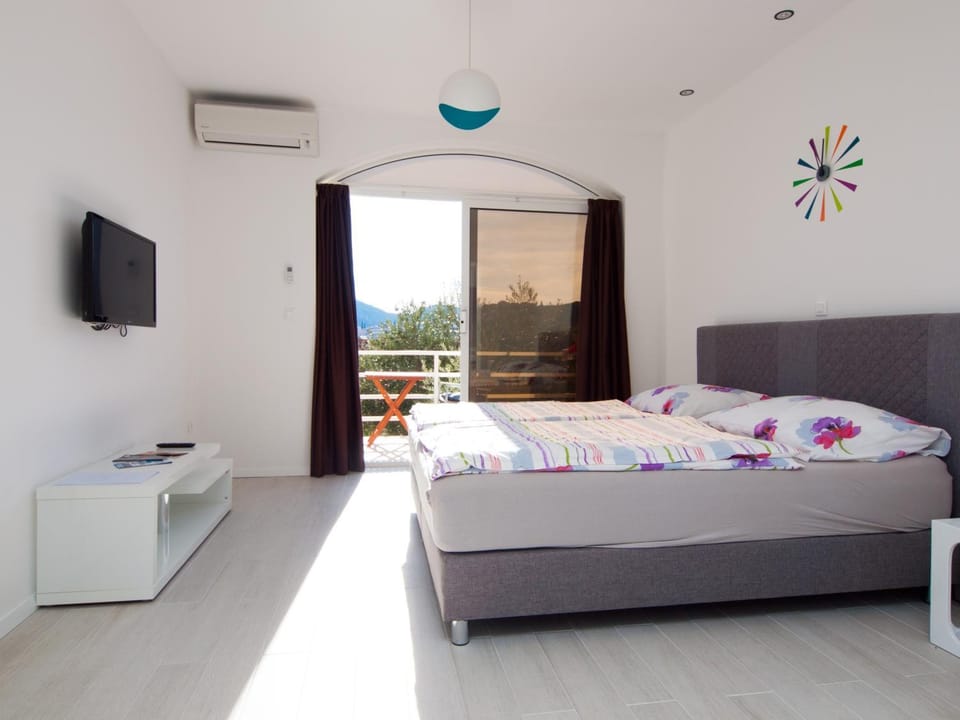 Day, Photo of the whole room