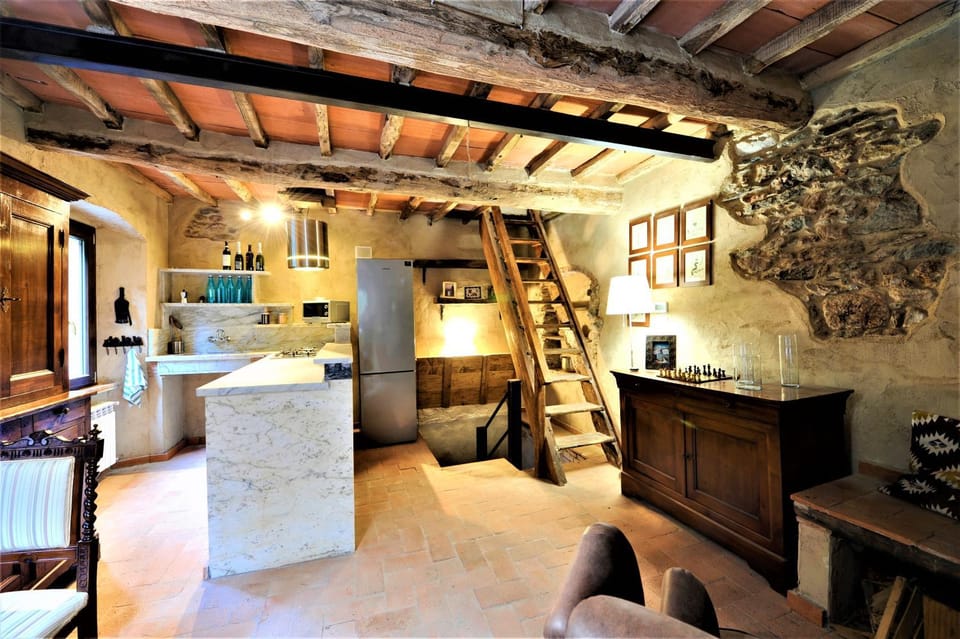 Lounge or bar, kitchen