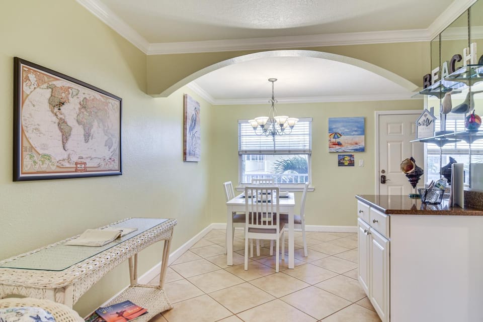 Resort Condo w/ Beach Access in Indian Shores! House in Indian Shores