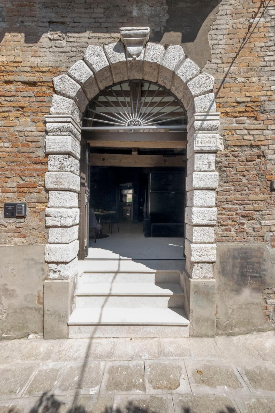 Facade/entrance