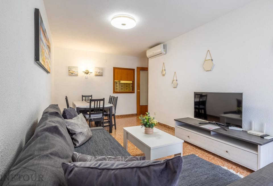 Communal lounge/ TV room, Living room, Dining area