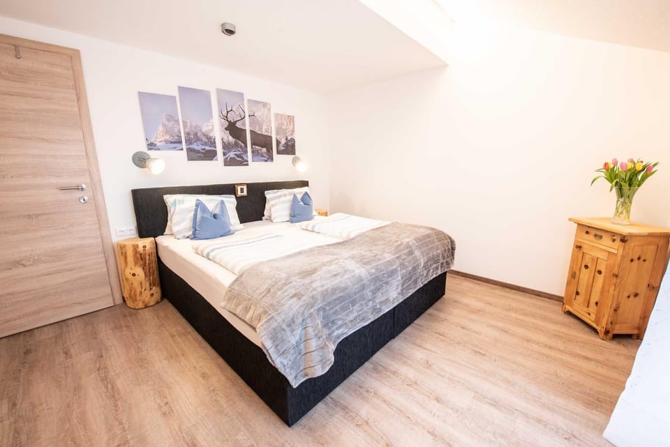 Bed, Photo of the whole room, Bedroom, Mountain view