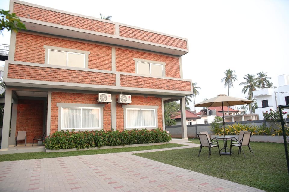 Facade/entrance, Garden