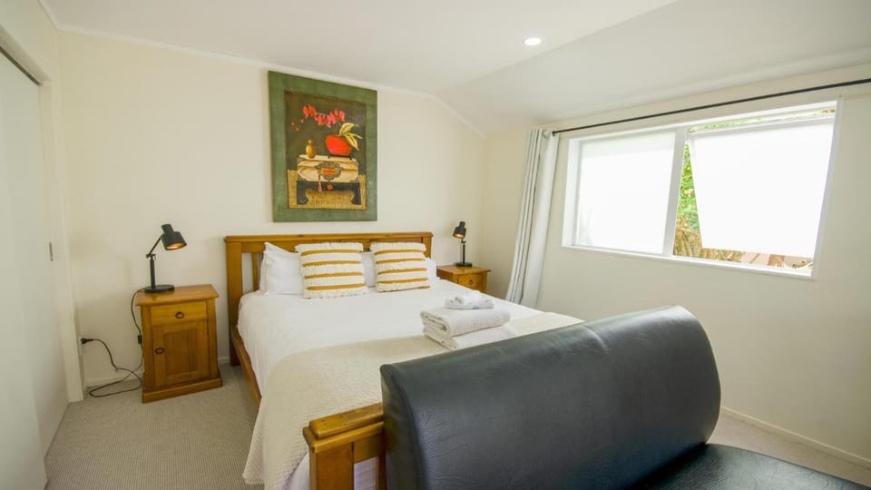 Beautiful and Bright Studio Apartment Botany Downs Apartment in Auckland