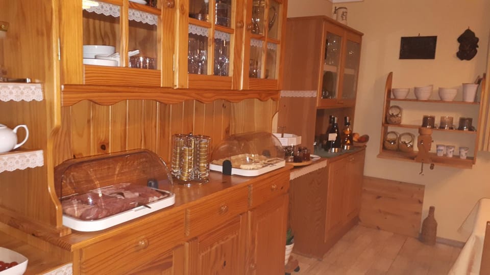 Dining area, Buffet breakfast