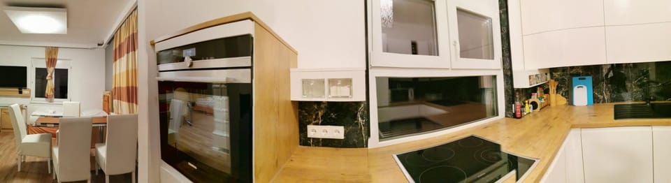 Photo of the whole room, kitchen