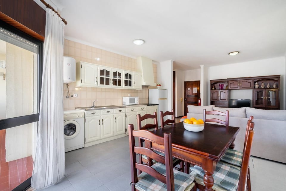 Kitchen or kitchenette, Living room, Seating area, Dining area, stove, washing machine