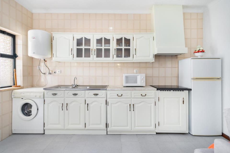 Kitchen or kitchenette, stove, washing machine