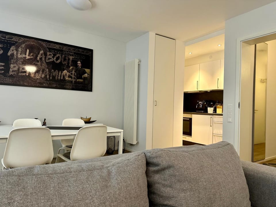 Kitchen or kitchenette, Seating area, Dining area