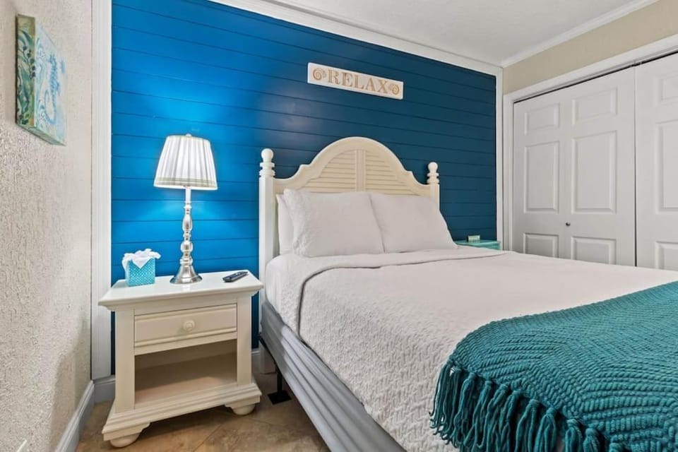Beachy Vibes + Game Day Fun on the Bay! Apartment in Tampa