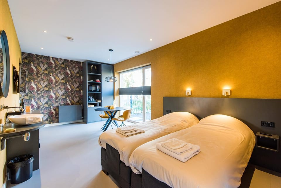 Bed, Living room, Photo of the whole room, Bedroom