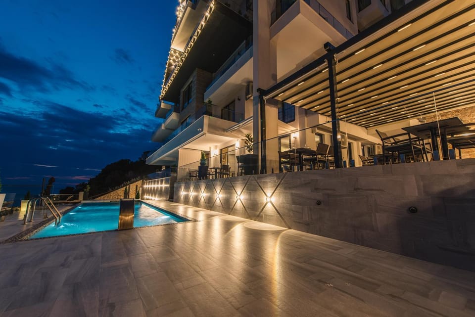 Restaurant/places to eat, Swimming pool, Breakfast