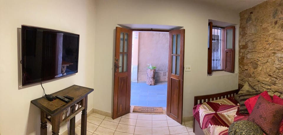Communal lounge/ TV room, TV and multimedia, Living room