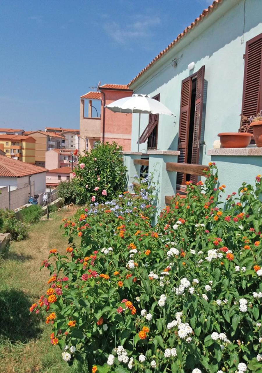 Property building, Garden, Balcony/Terrace