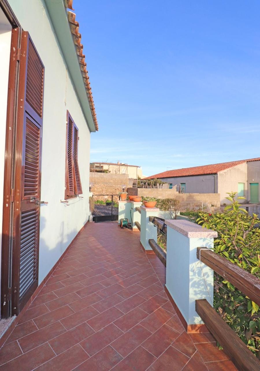 Balcony/Terrace, Street view