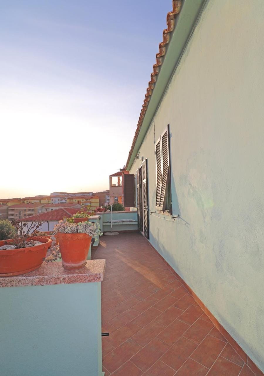 Facade/entrance, Balcony/Terrace