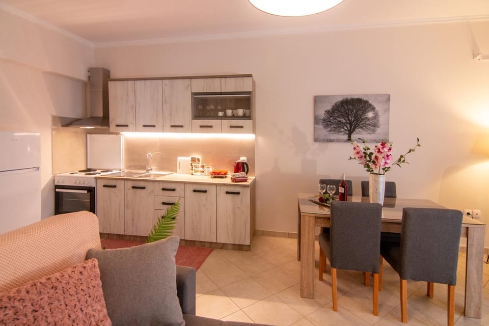 Coffee/tea facilities, Kitchen or kitchenette, Living room, Dining area, oven, stove