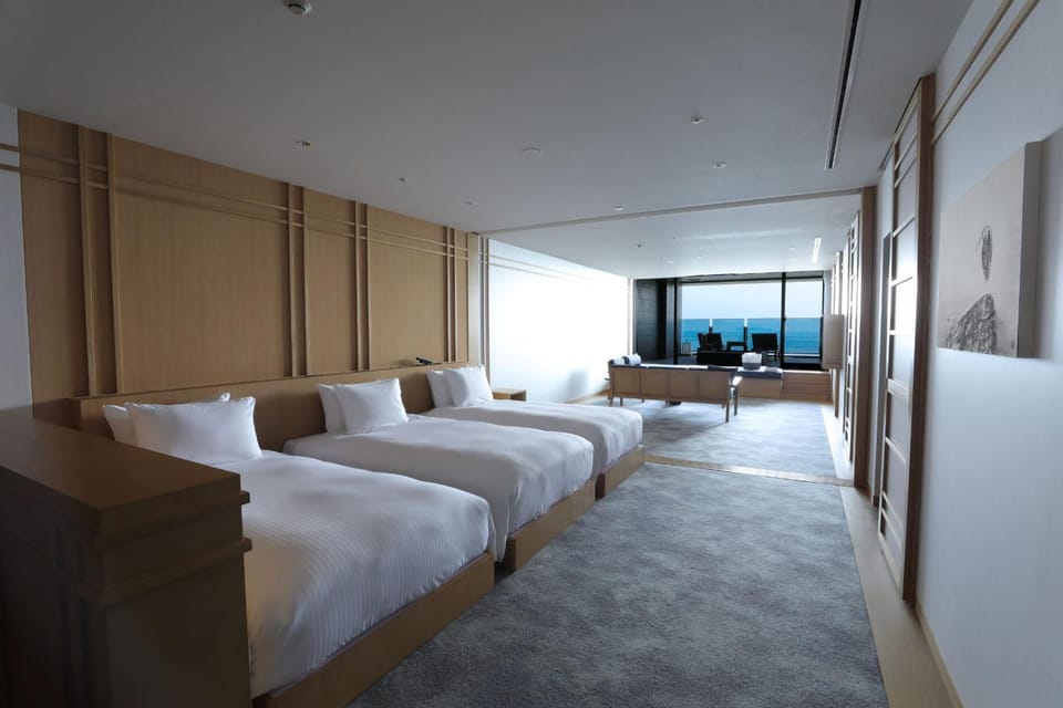 Bed, Living room, Photo of the whole room, Seating area, Bedroom