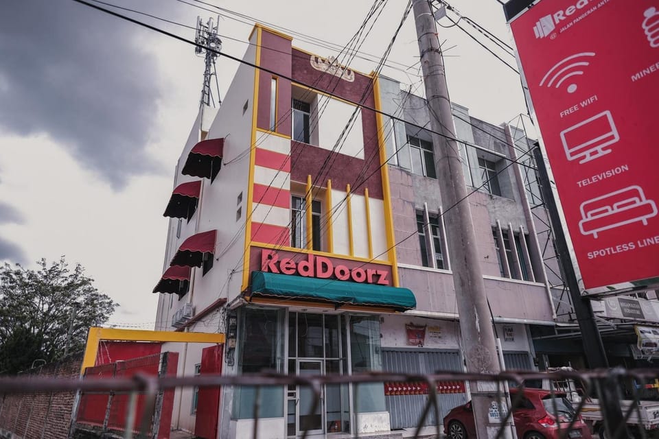 Facade/entrance