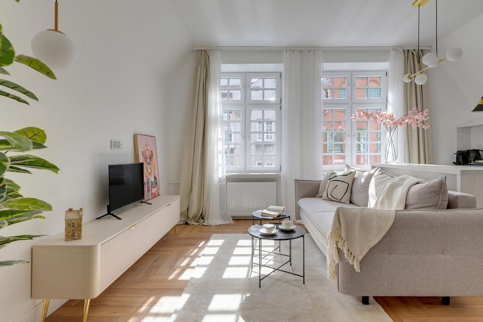 TV and multimedia, Living room, Seating area, Evening entertainment