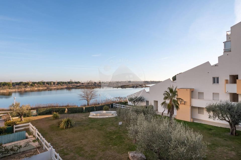 AS16245 - P2 Belle vue lac avec parking privé Apartment in Le Grau-du-Roi