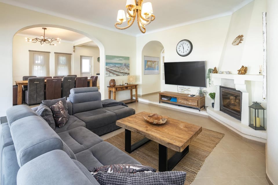 Communal lounge/ TV room, Living room
