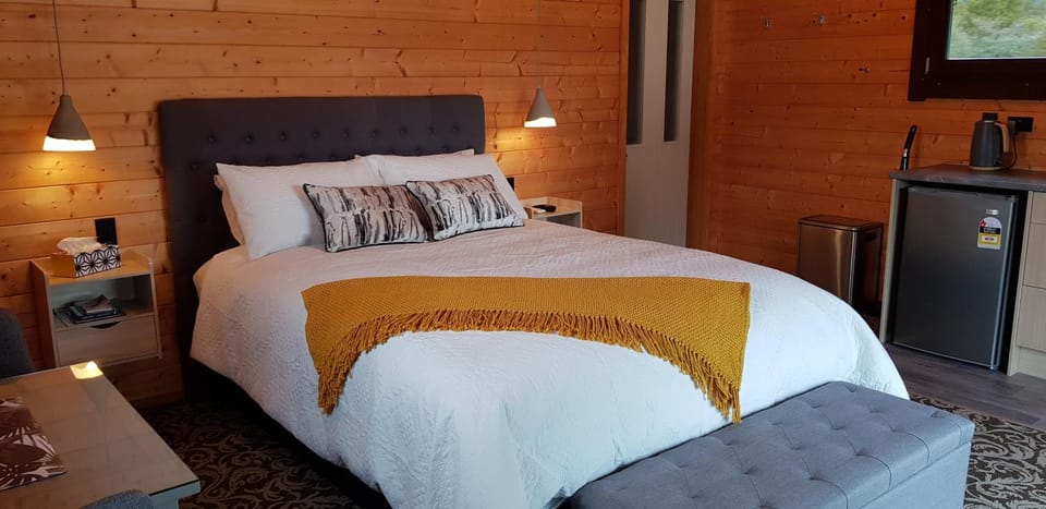 Cosy Cabin in the Paddocks - Breakfast Included Cabin in Franz Josef / Waiau