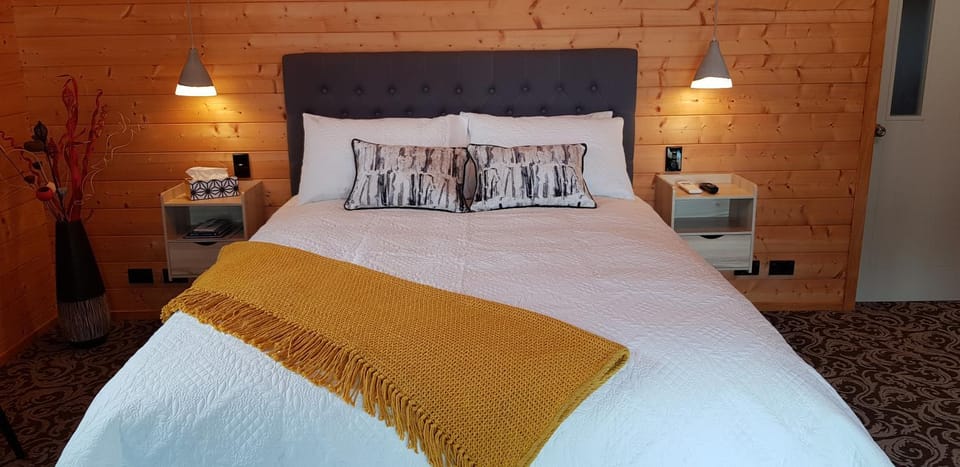 Cosy Cabin in the Paddocks - Breakfast Included Cabin in Franz Josef / Waiau