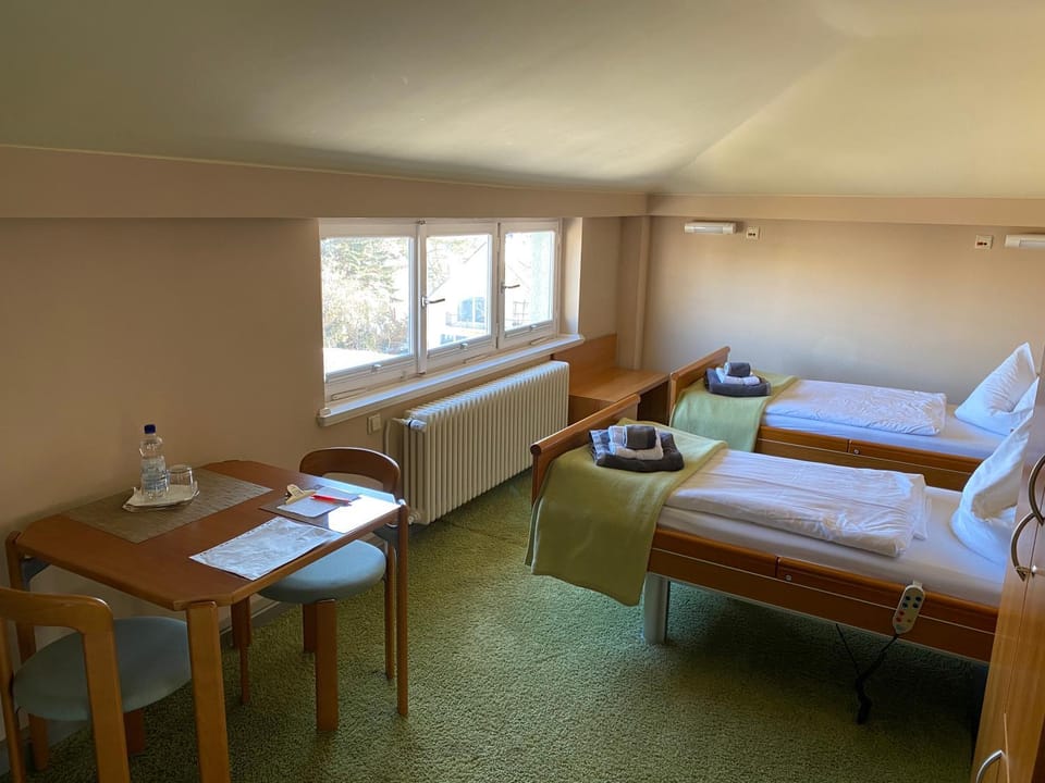 Bed, Photo of the whole room, Dining area