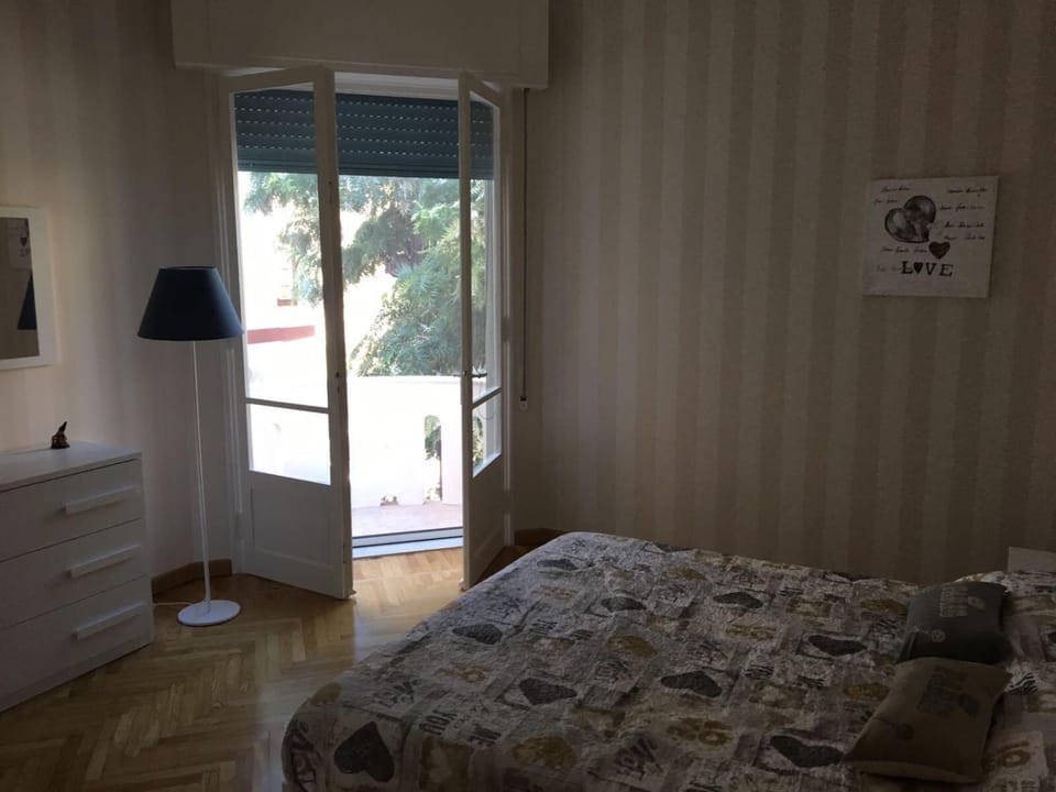 Bed, Balcony/Terrace, Photo of the whole room, Bedroom
