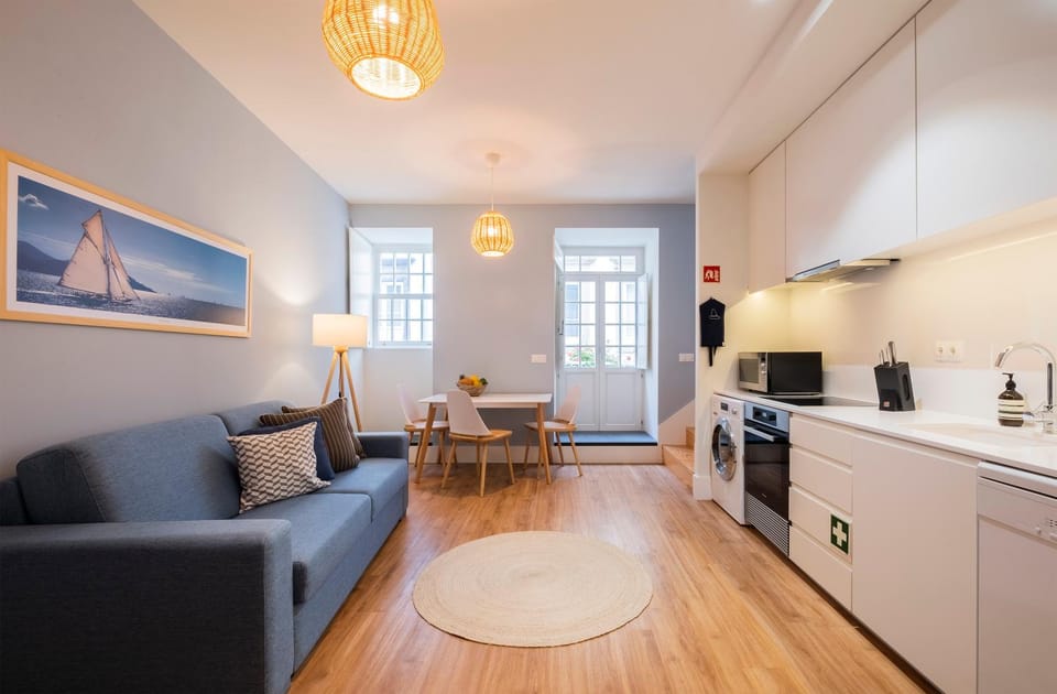 Kitchen or kitchenette, Living room, Seating area, Dining area