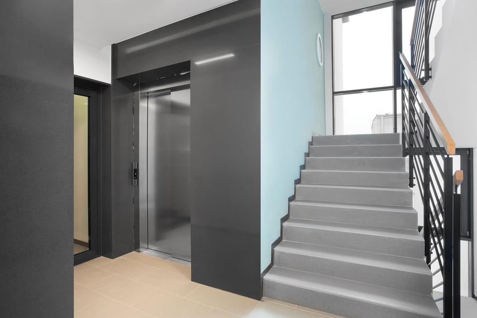 Facade/entrance, elevator